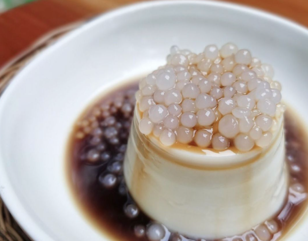 Soy pudding with sweet sauce and tapioca pearls